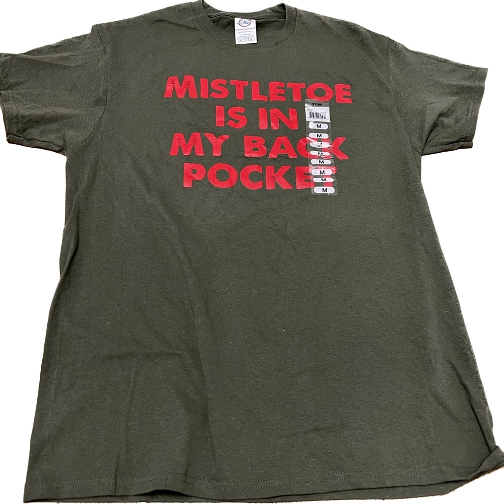 NWT MISTLETOE IS IN MY BACK POCKET NOVELTY TEE MENS SM